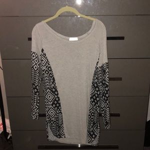 Sweater size large patterned sleeves and sides